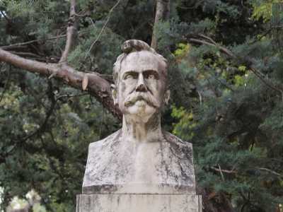 ...e il politico Giuseppe Capruzzi